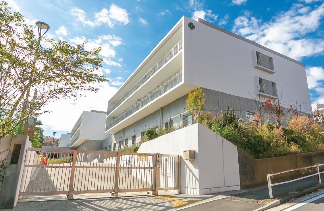 横浜市立汐見台小学校（徒歩3分/約230m）