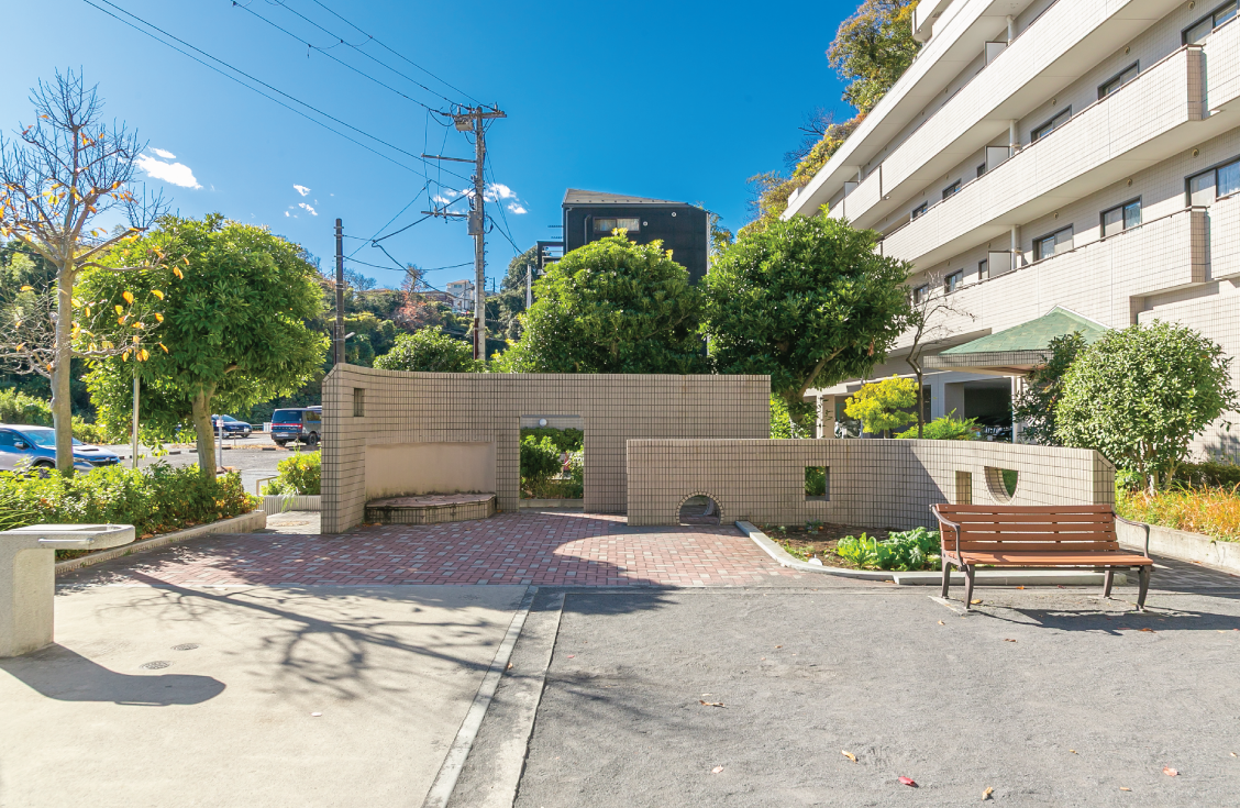 マルエツ 磯子店 （徒歩5分/約340m）