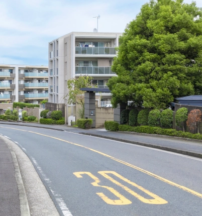 現地周辺の街並み（徒歩3分/約200m）